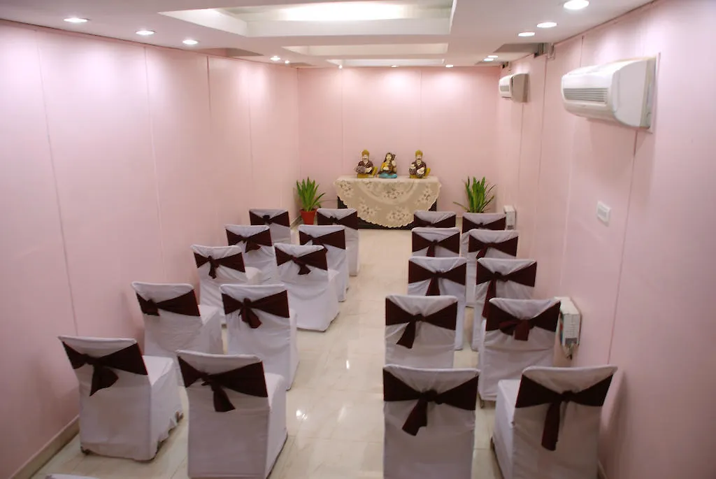 Hotel Doves Inn Gurgaon